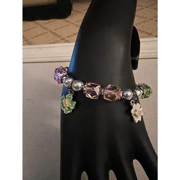 Flowers & butterfly bead charm bracelet - Picture 4 of 9